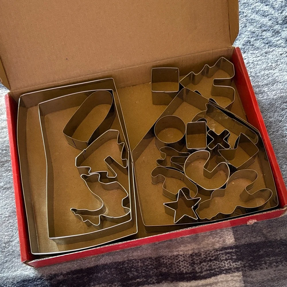 Festive 3D House & Christmas Cookie Cutter Set
